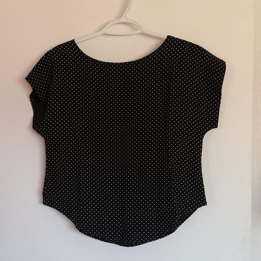 Polka-dot half shirt
